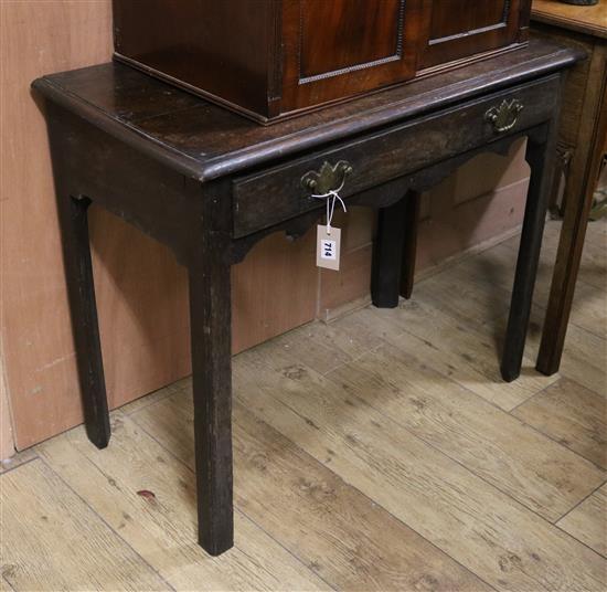 An 18th century oak side table W.85cm